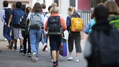 Rentrée scolaire l exécutif engage une réforme du collège à bas bruit