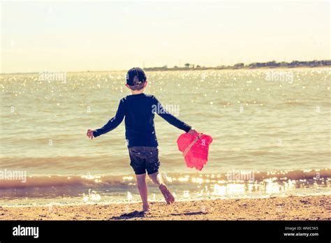 Walking The Seashore Hi Res Stock Photography And Images Alamy