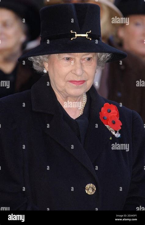 Royal Head Shoulders Memorial War Military Queen Elizabeth Ii Hi Res