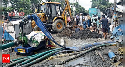 behala crack  main pipe hits water supply  behala kolkata news