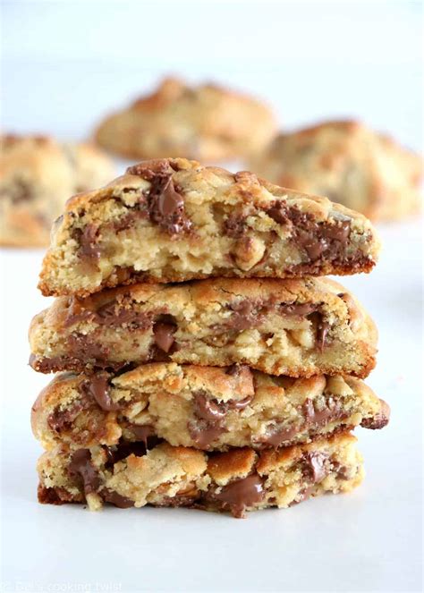 Levain Bakery Chocolate Chip Cookies - Del's cooking twist