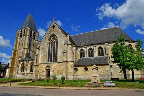 Ecouis France 22 De Julio De 2015 La Iglesia Colegiada Imagen