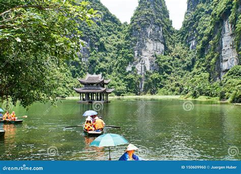 Trang An Ninh Binh Vietnam June 9 2019 People Taking Boat Tour To