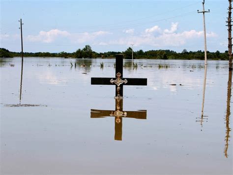 En Serbia Casas Caen Como Fichas En La Peor Inundación En Un Siglo