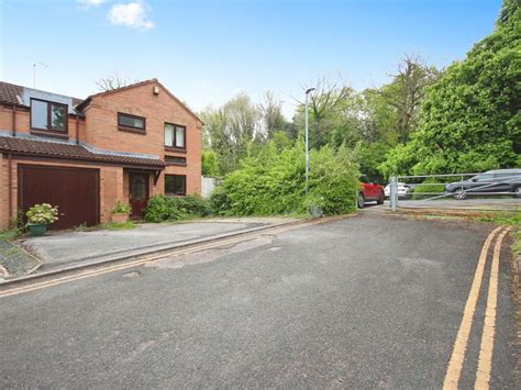 3 Bed Detached House For Sale In Spring Pool Warwick Warwickshire