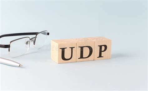 Protocolo De Datagram De Usuario De Udp De Texto Escrito En Cubos De