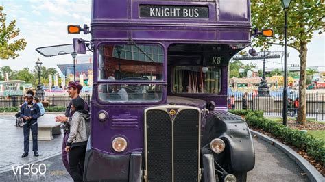 Knight Bus Talking Head At Harry Potter Diagon Alley Entrance