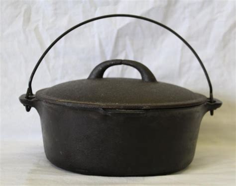 Vintage Cast Iron Griswold Dutch Oven