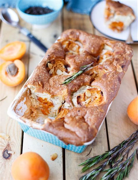 Clafoutis aux abricots et au romarin Clafoutis aux abricots Idée