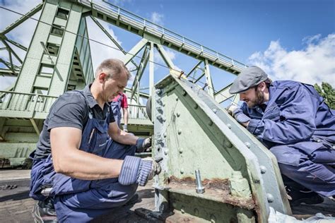 Hafengesellschaft Bremenports Stemmt Sich Gegen Den Fachkr Ftemangel