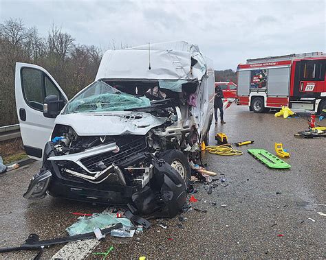 Nach Frontal Crash Bei Pforzheim Mit F Nf Verletzten J Hriger Ist Tot