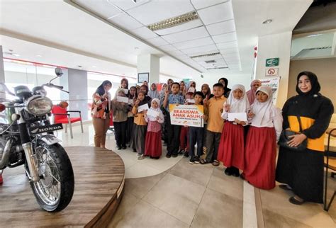 Mpm Honda Jatim Serahkan Beasiswa Untuk Anak Asuh Program Pendidikan