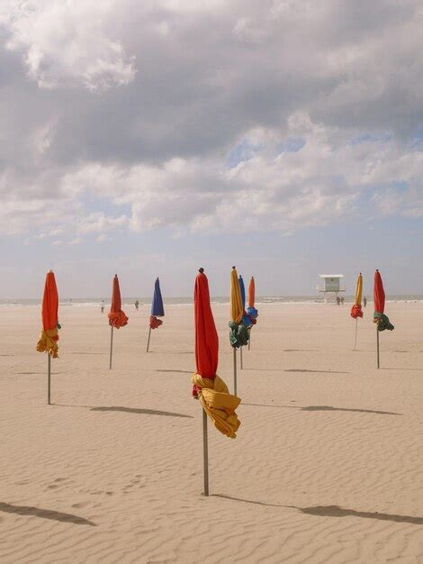 Premium Photo Les Parasols De Deauville