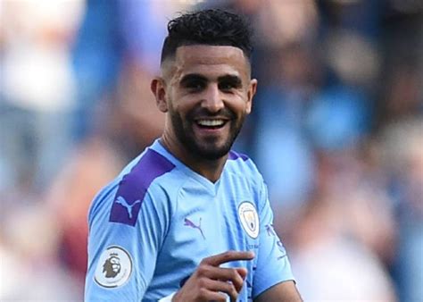 Al Ahli Pr Pare Une Offre Pour Riyad Mahrez Africafoot