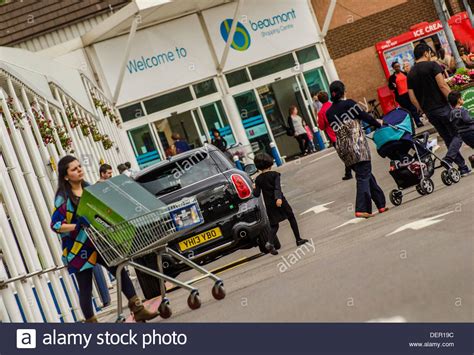 Beaumont leys shopping centre leicester hi-res stock photography and ...