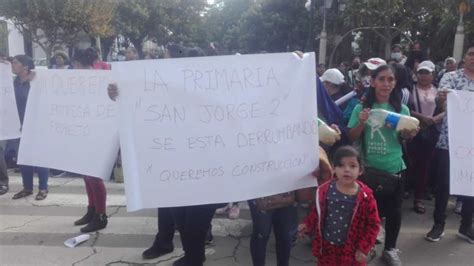 Padres De Familia Del Colegio San Jorge II De Tarija Piden La