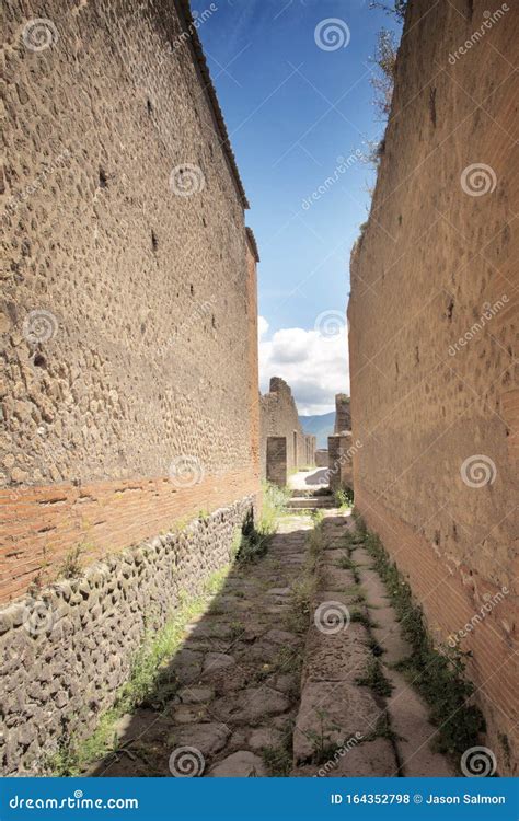 Unearthed City Of Pompeii Stock Photo Image Of Outdoor 164352798