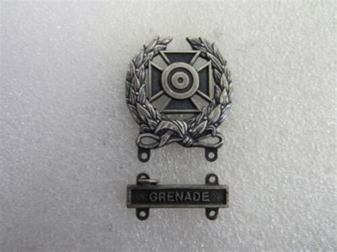 Vietnam Era Us Army Expert Rifle Marksmanship Badge With Grenade Bar Soldier Pin Ebay