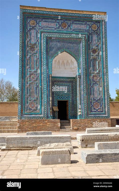 SAMARKAND, UZBEKISTAN - SEPTEMBER 12, 2022: The ancient mausoleum of ...