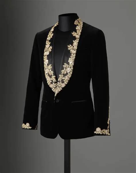 Tailor Made Autumn Winter Black Velvet Gold Lace Appliques Tuxedos