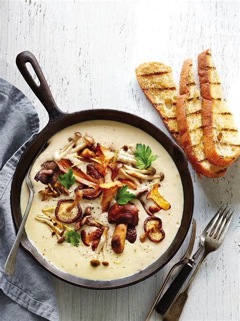 Fondue Aux Trois Fromages Et Champignons Poêlés Châtelaine