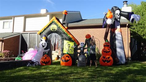 Setting Up Our Yard Inflatables Halloween Decorating Youtube