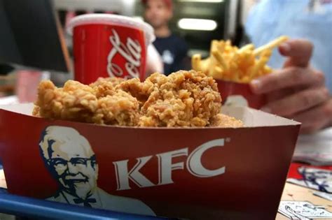 Walkers Launches New Kfc Fried Chicken And Zinger Flavoured Ridged