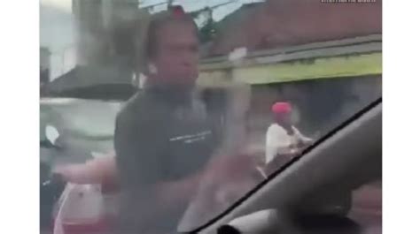 Video Viral Diduga Kesal Tak Diberi Uang Pengamen Di Tulungagung