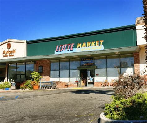 Lotte Market - Korean grocery store in La Cañada on Maangchi.com