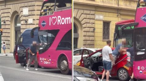 Roma Autobus Travolge L Automobilista Video Del Litigio La