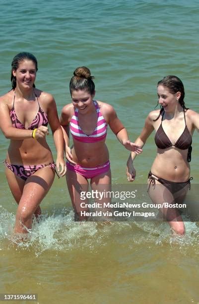 7 Hot Sexy Amanda Ward Bikini Pics