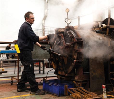 How is Rubber Made? The Most Common Rubber Manufacturing Processes ...