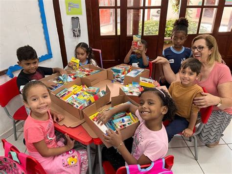 Rio das Ostras distribui kits escolares para educação infantil N1