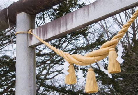 神社のしめ縄の飾り方や意味、正月のしめ飾りとの違い、交換方法を解説 株式会社 折橋商店