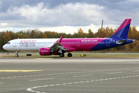 Wizz Air New Airbus A Neo Declares Emergency Exclusive Aviation A Z