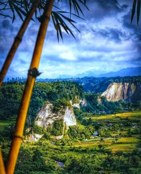 Keindahan Ngarai Sianok Wisata Andalan Bukittinggi Diabadikan Dalam