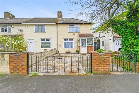 Harrold Road Dagenham Essex 3 Bed End Of Terrace House For Sale £