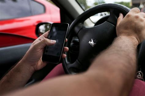 Uso De Celular Ao Volante Atitude Que Mais Incomoda Motorista