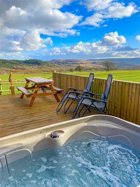 Four Falls Glamping, Pontneddfechan, Powys - Updated 2026 prices