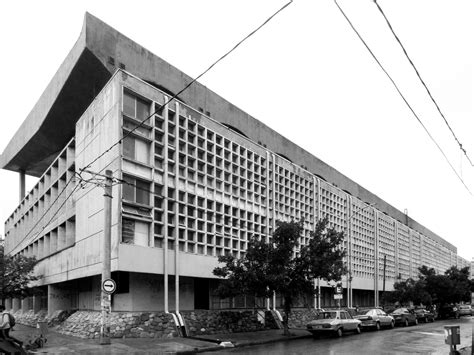 Clásicos de Arquitectura: Colegio Manuel Belgrano / Bidinost+Chute+Gasó