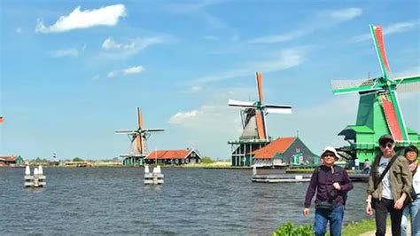 Keukenhof Zaanse Schans Volendam Entry Ticket Guided Tour