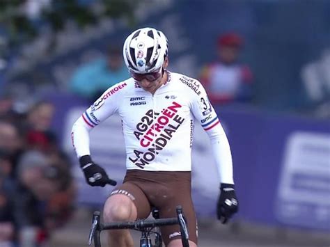 Cyclo Cross Cl Ment Venturini Fait C Der Fabien Doubey Et Glane Son