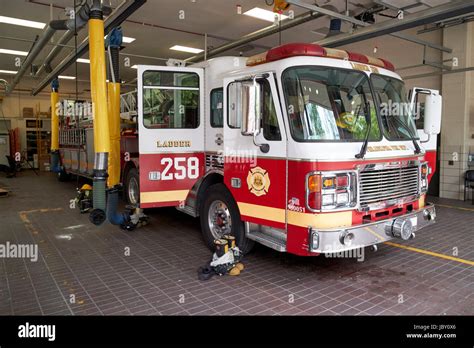 Philadelphia fire department ladder 258 fire truck batalion 4 fire house USA Stock Photo - Alamy