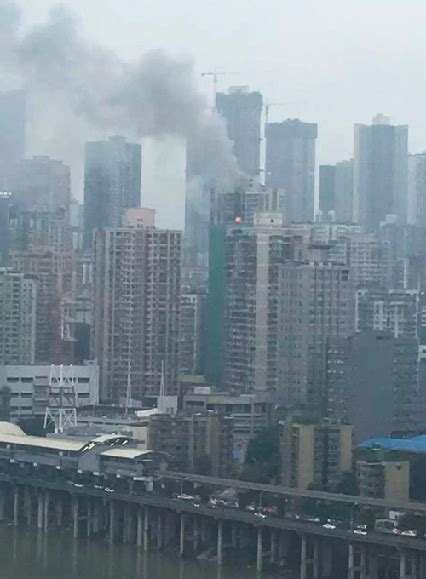 重庆渝中区一小区高层住宅楼起火 幸无人员伤亡 凤凰资讯