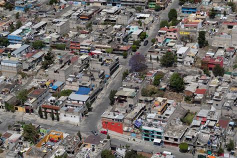 20+ Aerial View Of Slums In Mexico City Stock Photos, Pictures ...