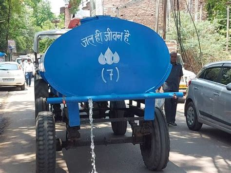 Jal Sansthan S Tanker Kept Roaming On The Roads Wasting Drinking Water