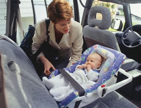 Dicas para viajar de carro para o bebê