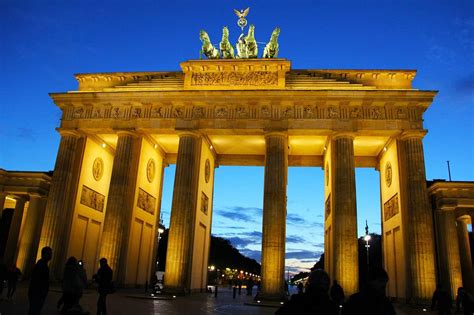 Brandenburg Gate, Berlin Attractions, Germany - GoVisity.com