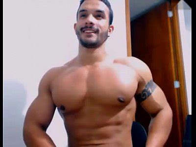 Big Hunk Cam Gay Flashes His Naked Body MrGays