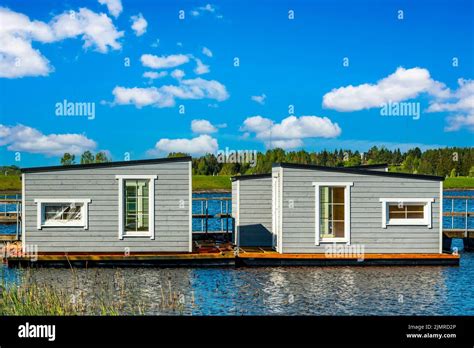 Floating fishing cabins on the lake water Stock Photo - Alamy